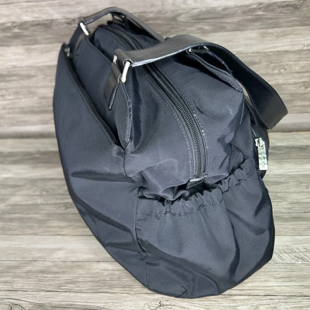 Tumi Shoulder Diaper‎ Bag Black Nylon Pockets Large Zip Double Handles Briefcase